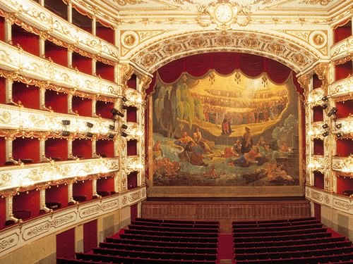 teatro municipale reggio emilia foto